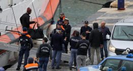 Bruselas propone una reforma para facilitar deportaciones como las de Italia a Albania