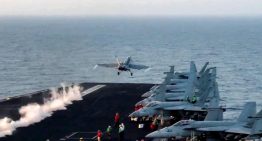 Un caza de EE.UU. cae al mar Rojo tras fallarle los frenos cuando aterrizaba en el portaaviones: es el segundo en 10 días