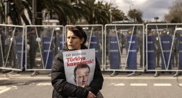 Turquía prohíbe la exhibición de imágenes del alcalde de Estambul detenido, principal opositor de Erdogan