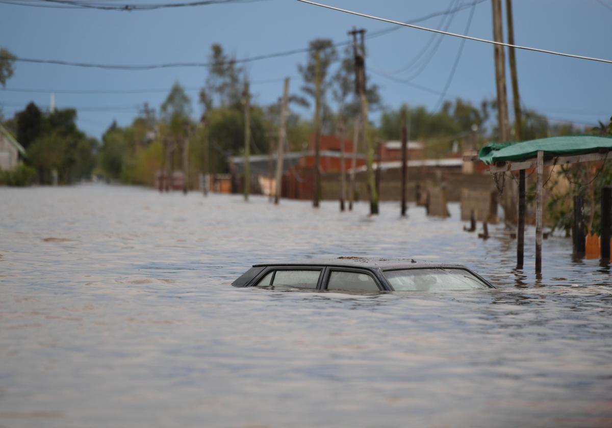 Inundaciones en Buenos Aires dejan más de 4.000 evacuados y el Gobierno despliega las Fuerzas Armadas