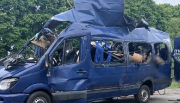 Al menos nueve muertos en un ataque ruso a un minibús con civiles en el norte de Ucrania