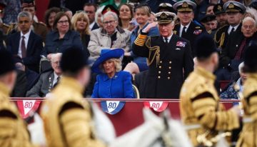 El rey Carlos III y la reina Camila encabezan en Londres el desfile militar por el 80º aniversario del Día de la Victoria