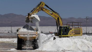 China asegura que BYD y Tsingshan siguen interesadas en la explotación del litio en Chile