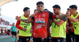 [VIDEO] César Pinares dejó parado a Fernando de Paul con golazo de tiro libre
