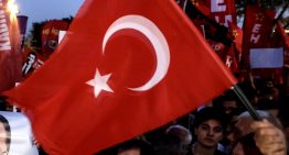 Turquía: Guerrilla kurda del PKK deja la lucha armada tras 40 años y 45 mil muertos