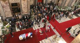 El público despide a José Mujica en el Palacio Legislativo de Montevideo