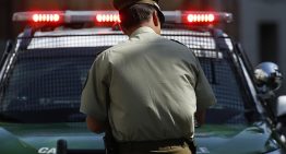 Maipú: Carabinero ebrio chocó contra dos vehículos y el frontis de una casa