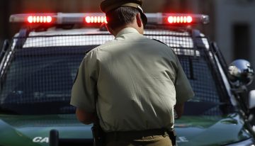 Maipú: Carabinero ebrio chocó contra dos vehículos y el frontis de una casa