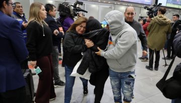 Aterrizó en Chile avión con personas deportadas por Estados Unidos