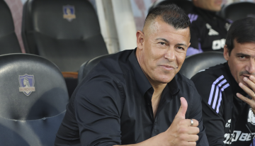 Jorge Almirón seguirá al mando de la banca de Colo Colo
