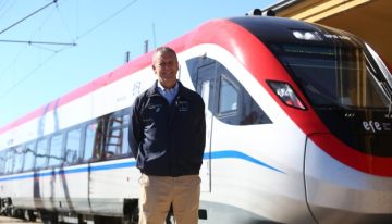 Desde China: ministro muestra dónde se fabrican los nuevos trenes para Chile