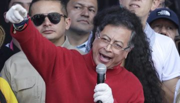 Petro se operó para extirpar «una masa que pudo ser maléfica»