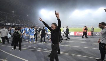 Antonio Conte fue distinguido como mejor entrenador de la Serie A tras ganar el título con Napoli
