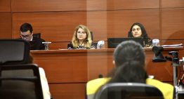 Mujer fue condenada a cadena perpetua por matar a golpes a su hija de tres años