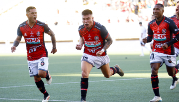 Deportes Limache sorprendió a Colo Colo en Quillota y se llevó un triunfo que lo sacó del fondo