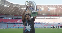 [VIDEO] Speed rompió el protocolo y levantó el trofeo de la Champions League
