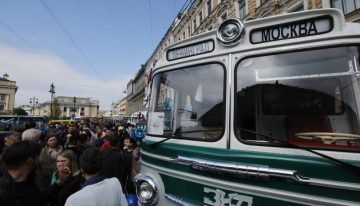 San Petersburgo celebró la fiesta anual del transporte retro