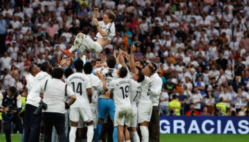 Real Madrid homenajeó a Modric y Ancelotti en su adiós al «Bernabéu»