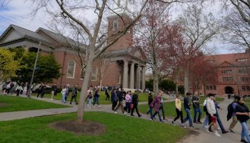 El Departamento de Educación de EE.UU. suspende las ayudas a la investigación a la Universidad de Harvard