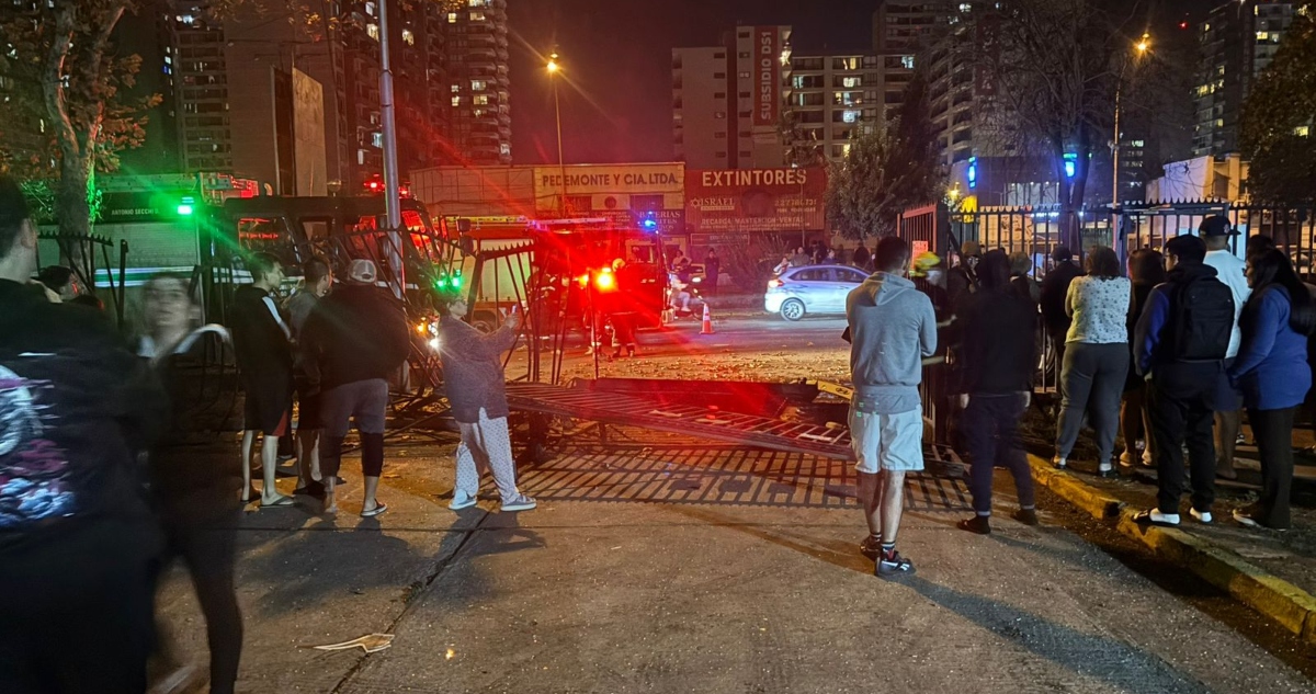Hombre muere tras colisionar y chocar contra reja en Estación Central