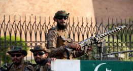 Mueren cinco personas, incluidos tres niños, en un atentado contra un autobús escolar en Pakistán