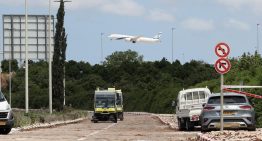 Al menos seis heridos tras impactar un misil de los hutíes cerca del aeropuerto de Tel Aviv