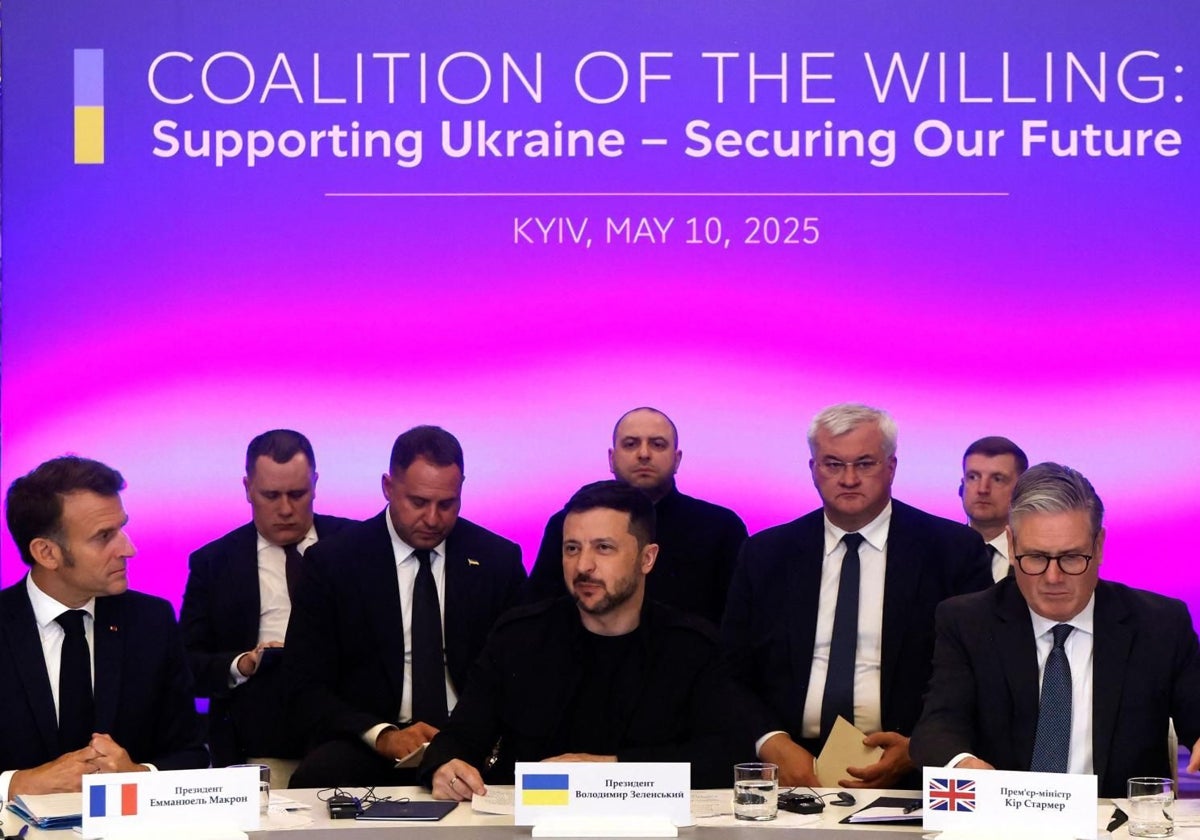 El presidente ucraniano junto a los líderes europeos que visitaron Kiev este sábado