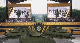 Trump exhibe el poder militar de EE.UU. con un desfile en su cumpleaños