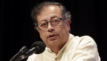 Colombia: Aprueban reforma laboral de Petro, que ahora propone una constituyente