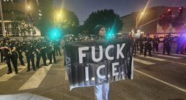El toque de queda debilita la quinta noche de protestas en Los Ángeles: «Tenemos que protestar, pero con calma»