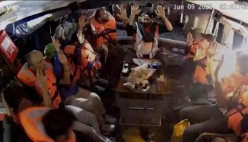Israel asalta el barco de la Flotilla de la Libertad y detiene a los activistas que llevaban ayuda a Gaza