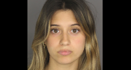 Arrestan a una empleada de un colegio por enviar fotos íntimas a un alumno de 14 años en Nueva York
