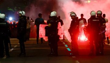 Decenas de miles de personas se manifiestan en Serbia para pedir elecciones anticipadas
