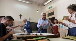 Italia vota en un referéndum para reducir de diez a cinco años el tiempo de residencia para obtener la nacionalidad