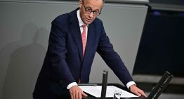 El canciller alemán defiende sus primeras semanas en el cargo entre insultos y acusaciones en el Bundestag