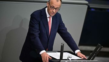 El canciller alemán defiende sus primeras semanas en el cargo entre insultos y acusaciones en el Bundestag