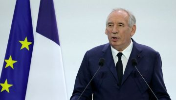 Francia recortará 44.000 millones para frenar su deuda y eliminará dos días festivos