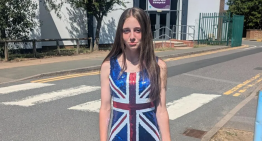 Polémica en Reino Unido: expulsan a una niña de 12 años de su escuela por llevar un vestido con la bandera en el 'día de la cultura'