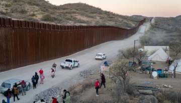 Un juez bloquea una pieza central de la política migratoria de Trump: el veto a la petición de asilo en la frontera