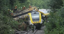 Varios muertos y decenas de heridos tras descarrilar un tren de pasajeros en Alemania