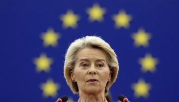 Von der Leyen acusa a los «extremismos» de promover la moción de censura