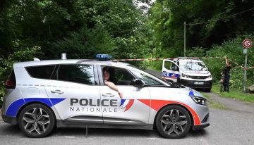 Hallan a un hombre de 32 años degollado, con las vísceras fuera y en posición de cruz en Francia