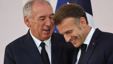 Macron da su voto de confianza al primer ministro francés ante el voto de confianza presentado por la oposición