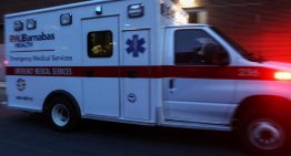 Un autobús turístico con niños vuelca en una autopista de Nueva York, causando múltiples muertos y heridos