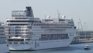 Un crucero con 8.500 personas, paralizado por problemas mecánicos junto a la isla italiana de Ponza