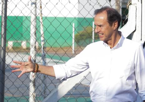 Imagen secundaria 1 - La izquierda de Evo Morales (arriba), llegará a su fin si se cumplen los pronósticos de los sondeos. Tuto Quiroa y Samuel Doria Medina son los favoritos