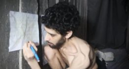 Conmoción en Israel por un vídeo de un rehén de Hamás con síntomas de hambre y cavando su propia tumba