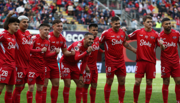 Ñublense aguantó con uno menos para llevarse la victoria ante Palestino en Chillán