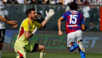 La UC demoró 23 segundos en golpear a Colo Colo con gol de Cuevas tras error del meta De Paul