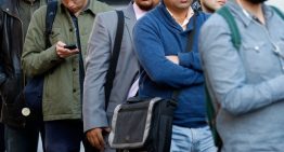 Desocupación en Chile: Expertos y parlamentarios proponen soluciones urgentes
